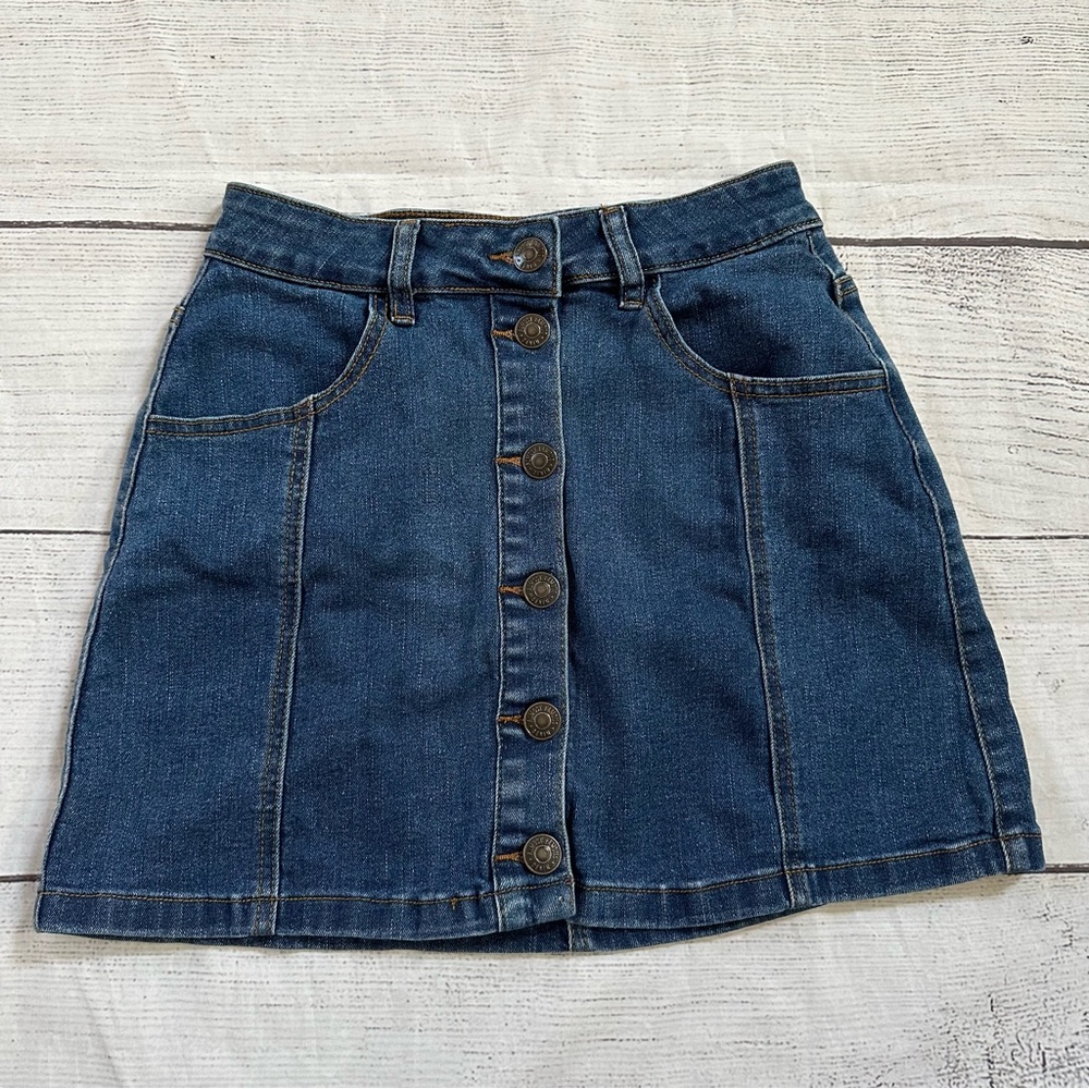 ALMOST FAMOUS Button Front Dark Wash Size 7 Denim Skirt